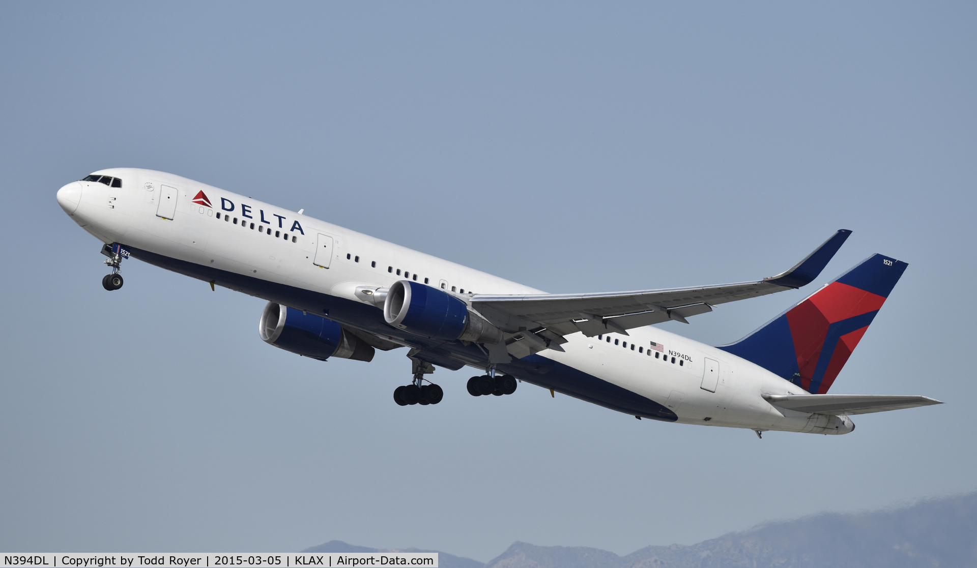 N394DL, 1995 Boeing 767-324/ER C/N 27394, Departing LAX on 25R