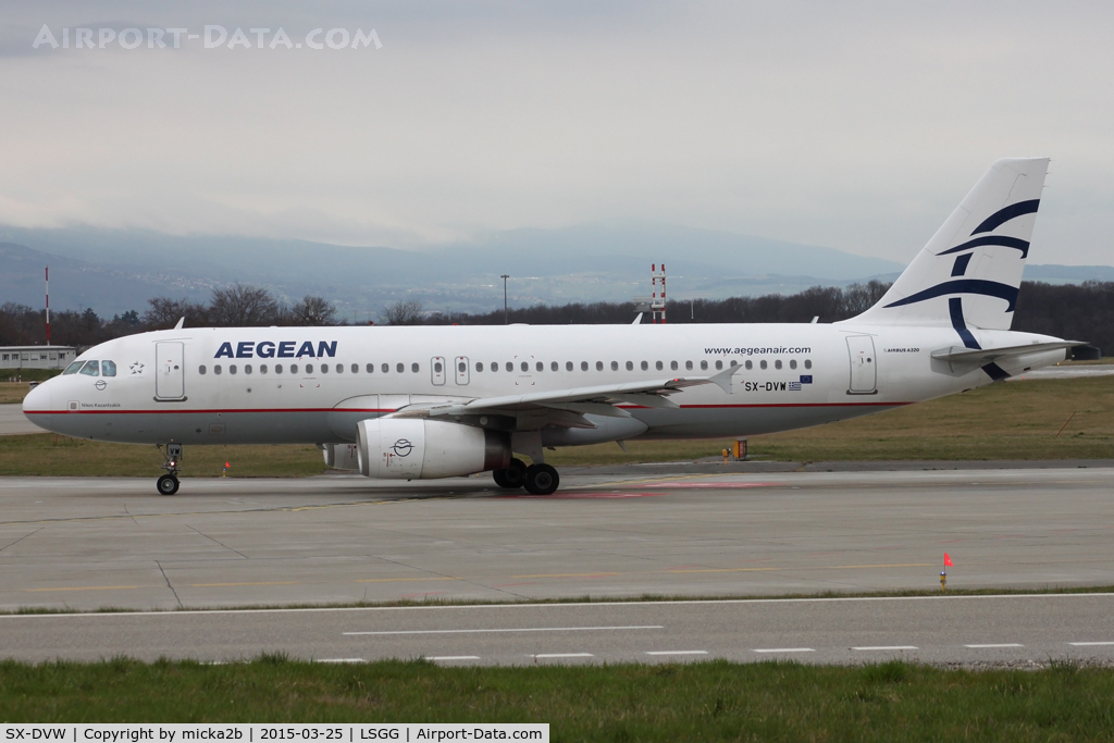 SX-DVW, 2009 Airbus A320-232 C/N 3785, Taxiing