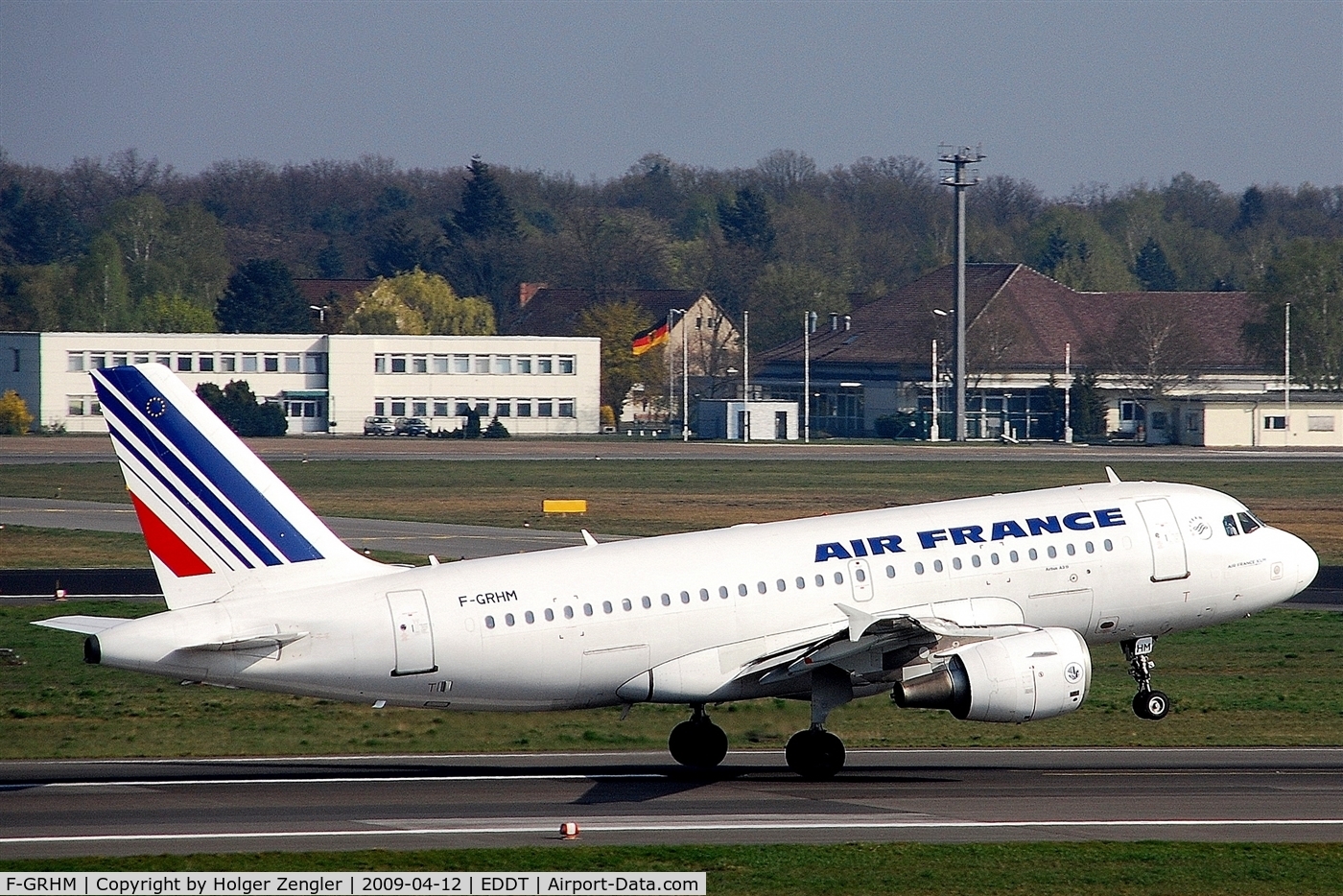 F-GRHM, 2000 Airbus A319-111 C/N 1216, Departure to CDG...