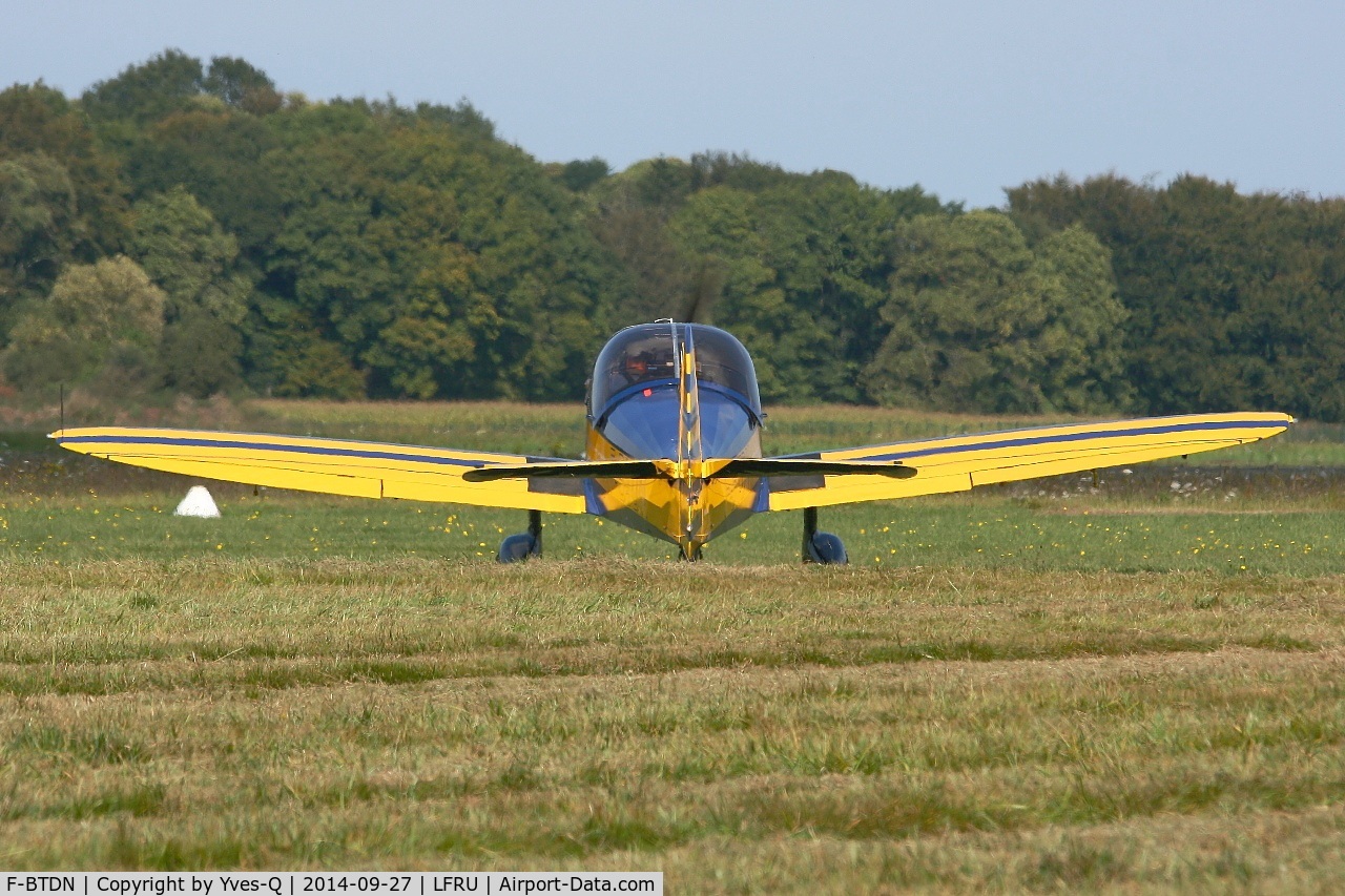 F-BTDN, Mudry CAP-10B C/N 30, Mudry CAP-10B, Holding point, Morlaix-Ploujean airport (LFRU-MXN) air show in september 2014