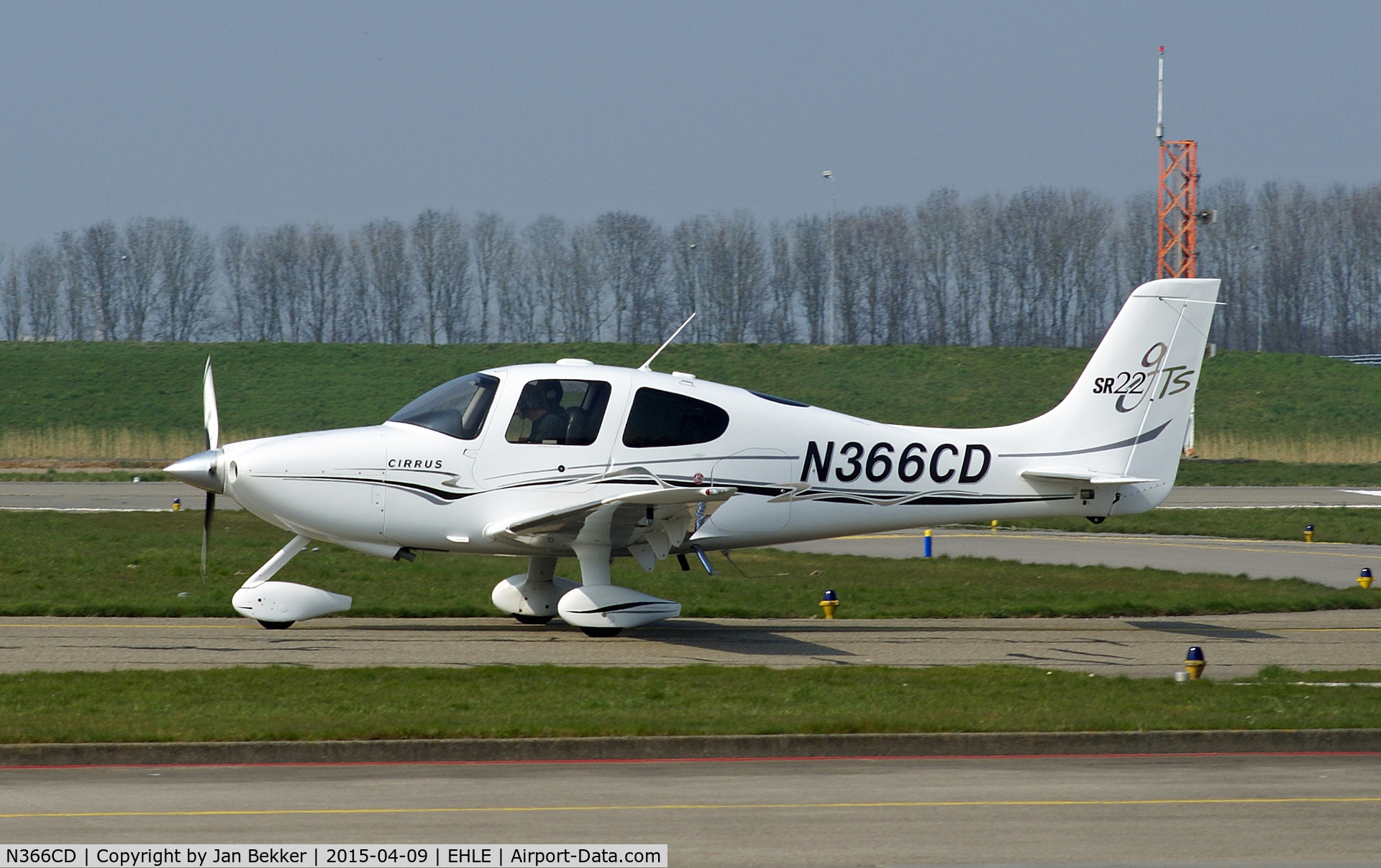 N366CD, 2005 Cirrus SR22 GTS C/N 1369, Airport Lelystad