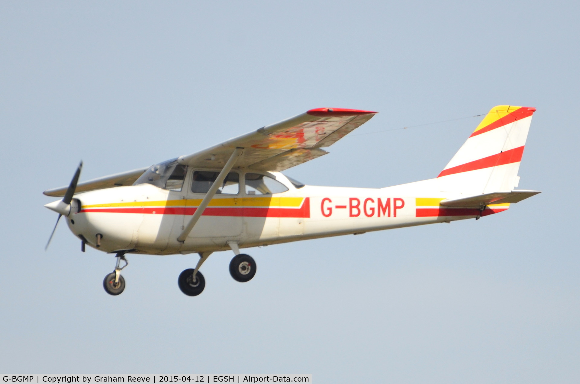 G-BGMP, 1965 Reims F172G Skyhawk C/N 0240, Landing at Norwich.