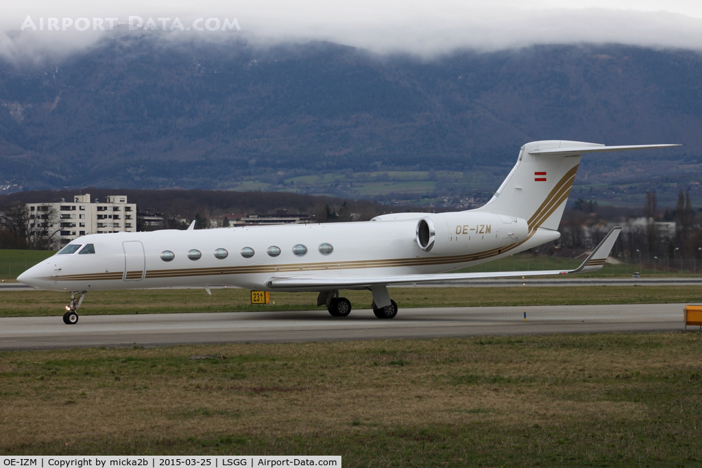 OE-IZM, 2007 Gulfstream Aerospace GV-SP (G550) C/N 5177, Taxiing