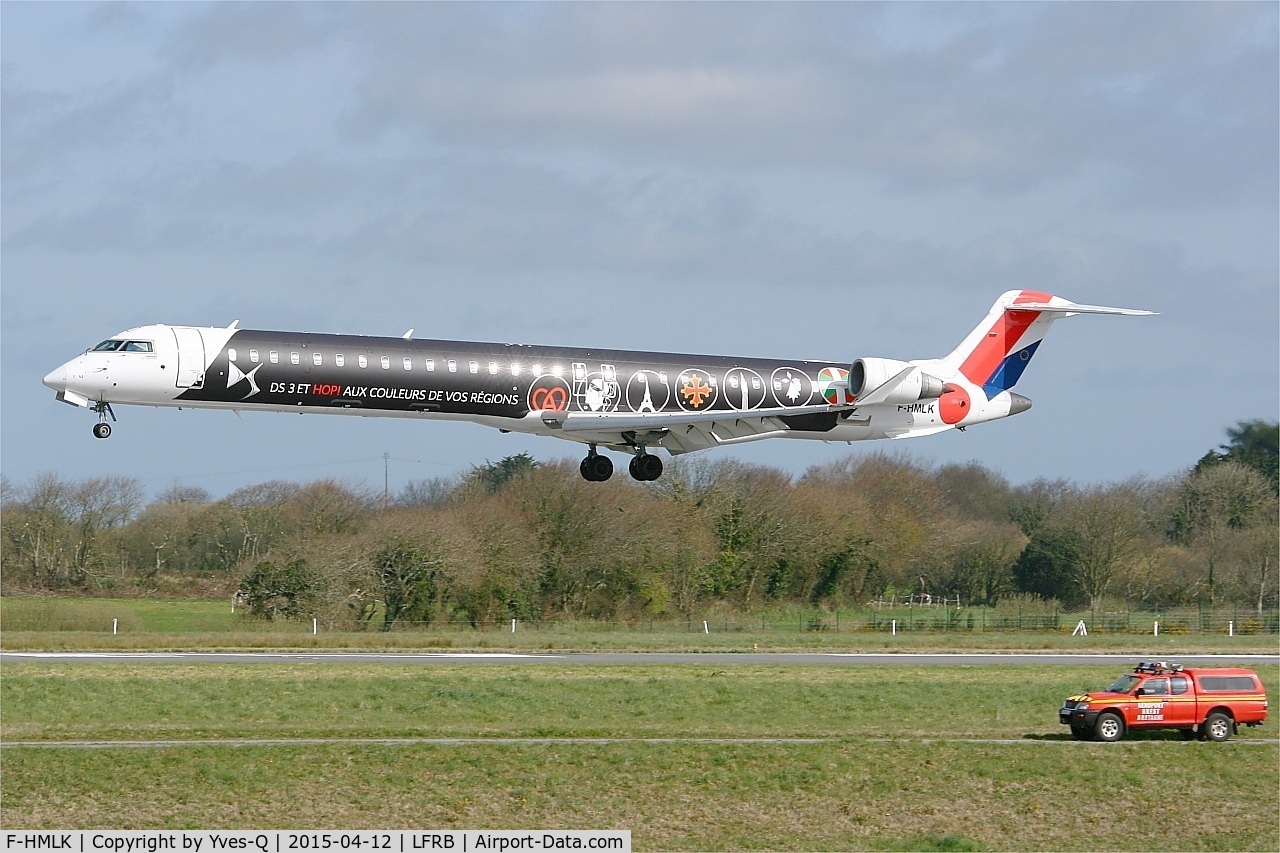 F-HMLK, 2011 Bombardier CRJ-1000EL NG (CL-600-2E25) C/N 19016, Canadair CRJ-1000, On final rwy 25L, Brest-Bretagne airport (LFRB-BES)