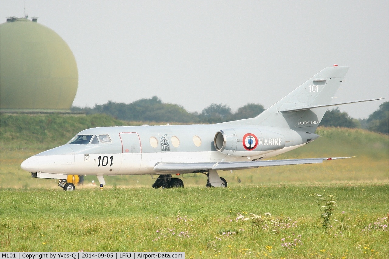 M101, 1977 Dassault Falcon 10MER C/N 101, Dassault Falcon 10MER, Taxiing to holding point rwy 08, Landivisiau Naval Air Base (LFRJ)