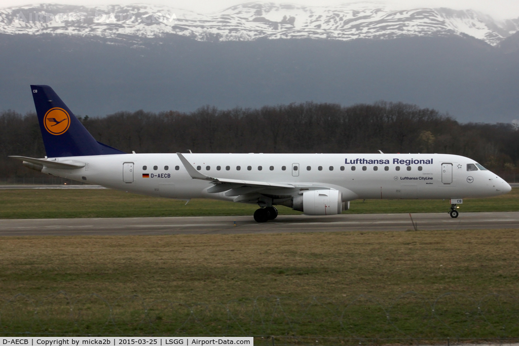 D-AECB, 2009 Embraer 190LR (ERJ-190-100LR) C/N 19000332, Taxiing