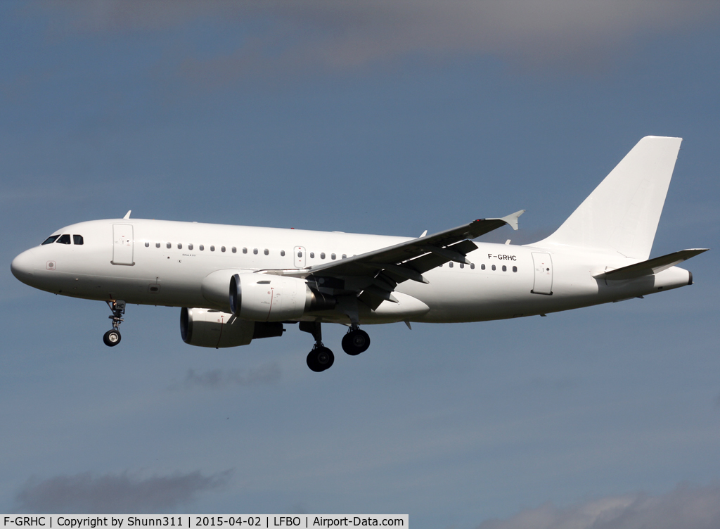 F-GRHC, 1999 Airbus A319-111 C/N 998, Landing rwy 32L in all white c/s... Was in Air France c/s and maybe returned to lessor...