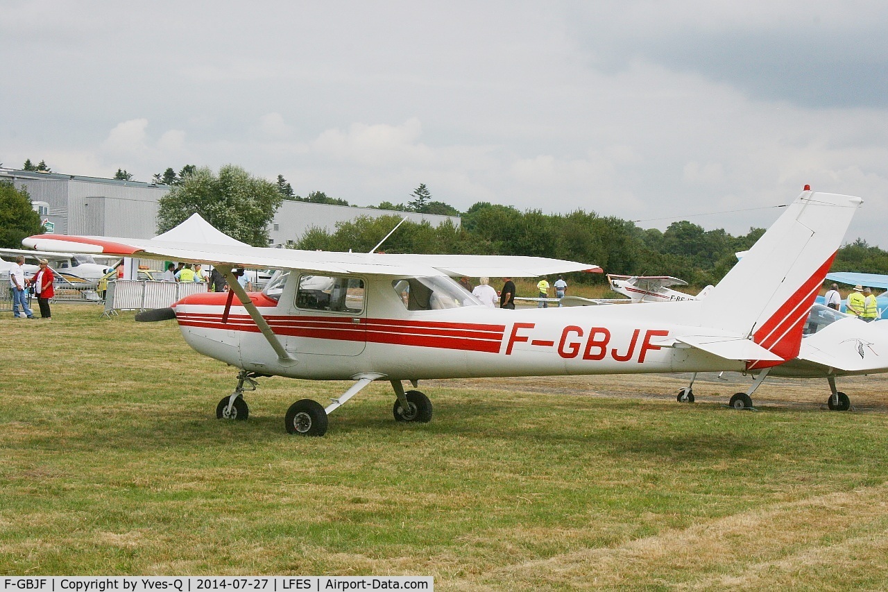 F-GBJF, Reims F152 C/N 1485, Reims F152, Guiscriff airfield (LFES) open day 2014