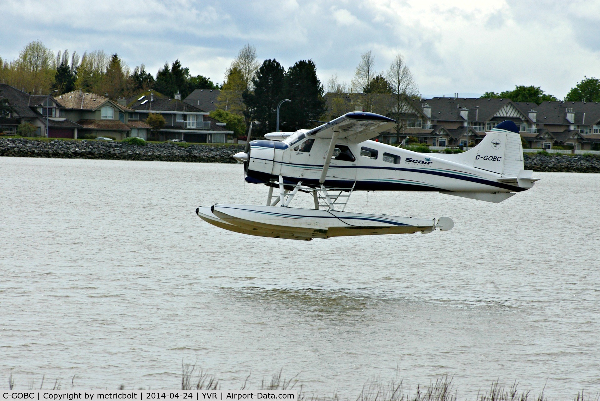 C-GOBC, 1964 De Havilland Canada DHC-2 MK. I C/N 1560, Take off from the Fraser River