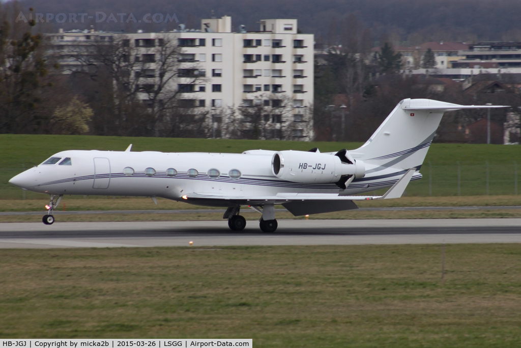 HB-JGJ, 2008 Gulfstream Aerospace GIV-X (G450) C/N 4122, Landing