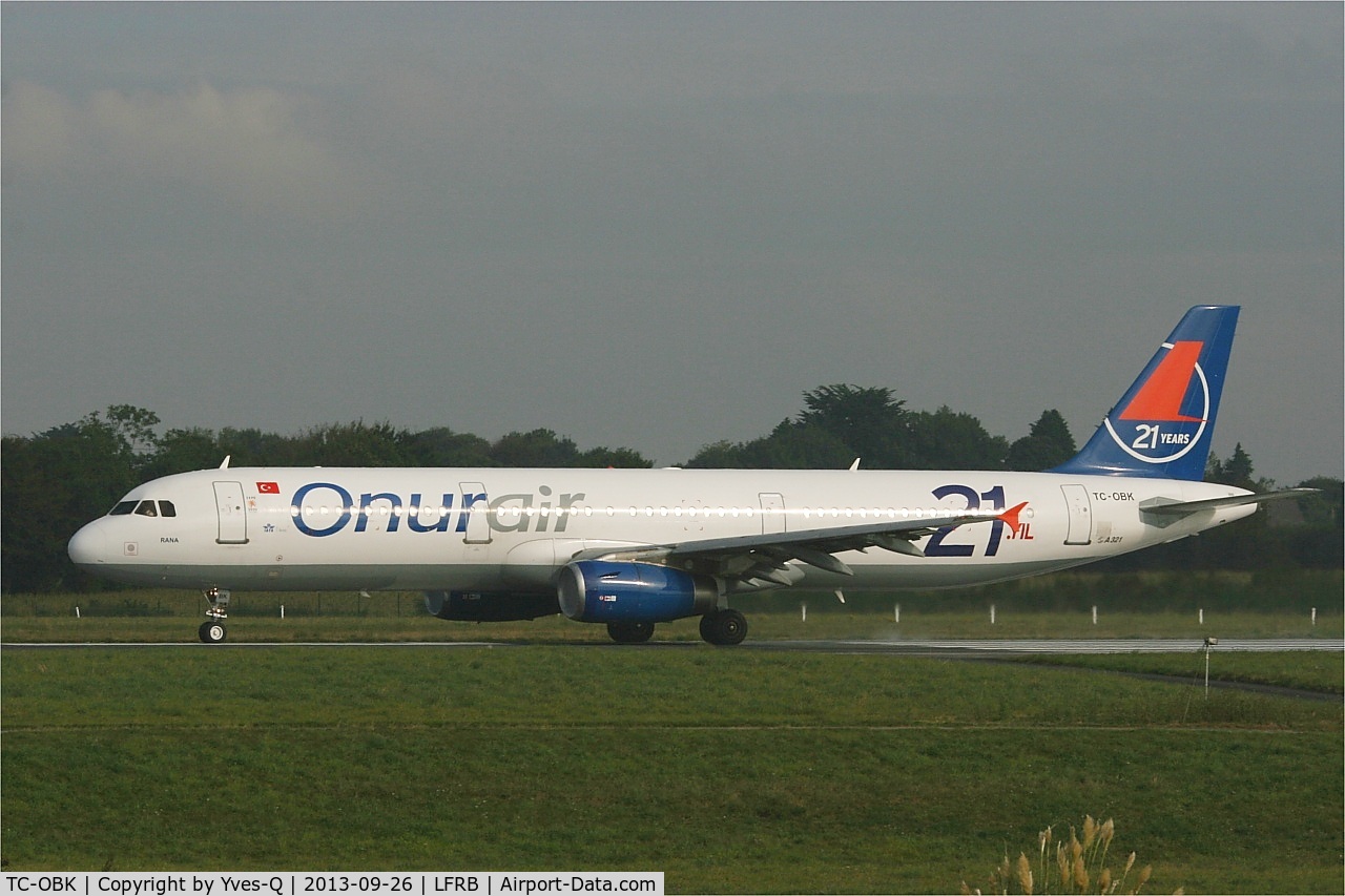TC-OBK, 1998 Airbus A321-231 C/N 792, Airbus A321-231, Take off rwy 25L, Brest-Bretagne airport (LFRB-BES)
