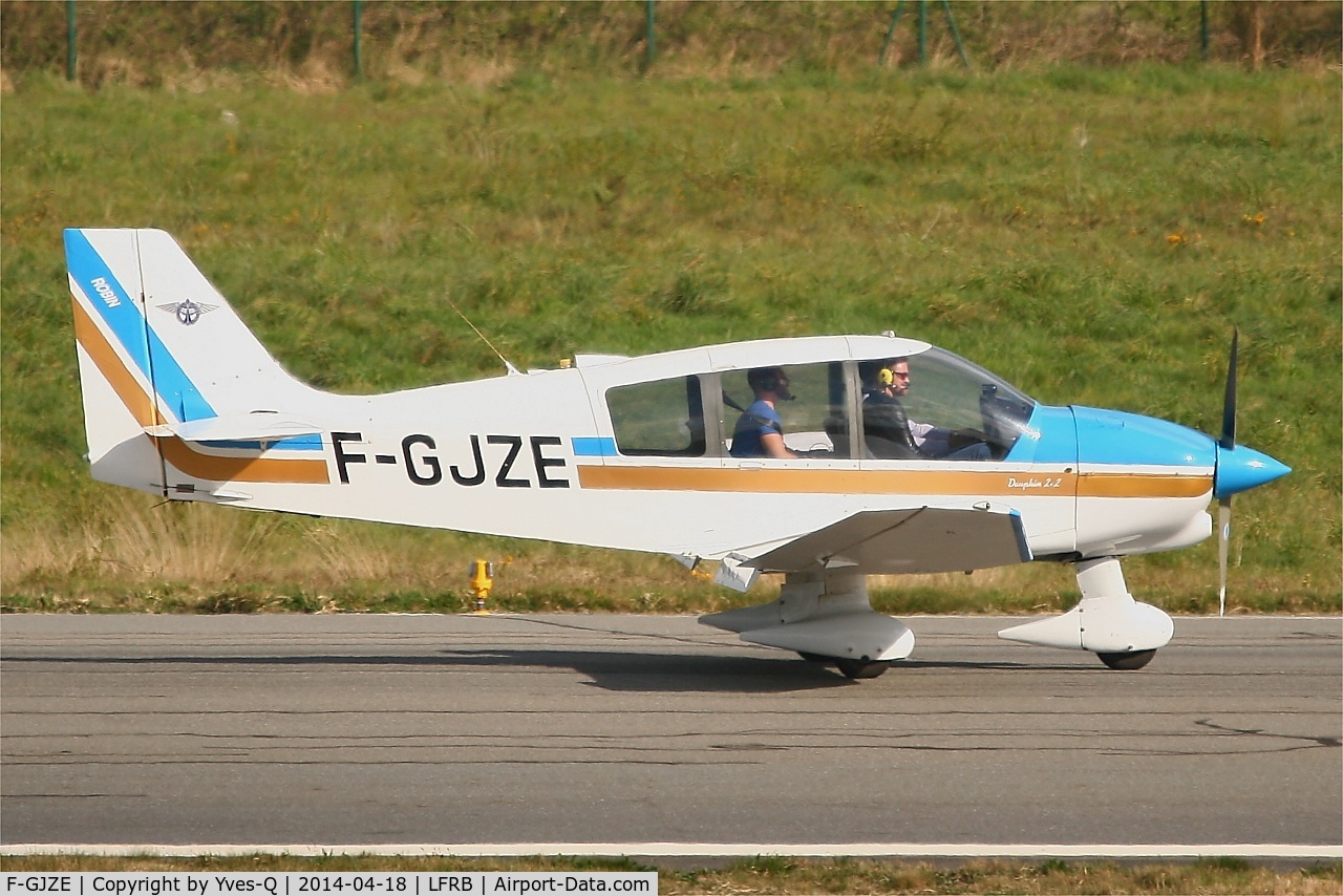 F-GJZE, Robin DR-400-120 Petit Prince C/N 2005, Robin DR-400-120, Landing rwy 07R, Brest-Bretagne airport (LFRB-BES)