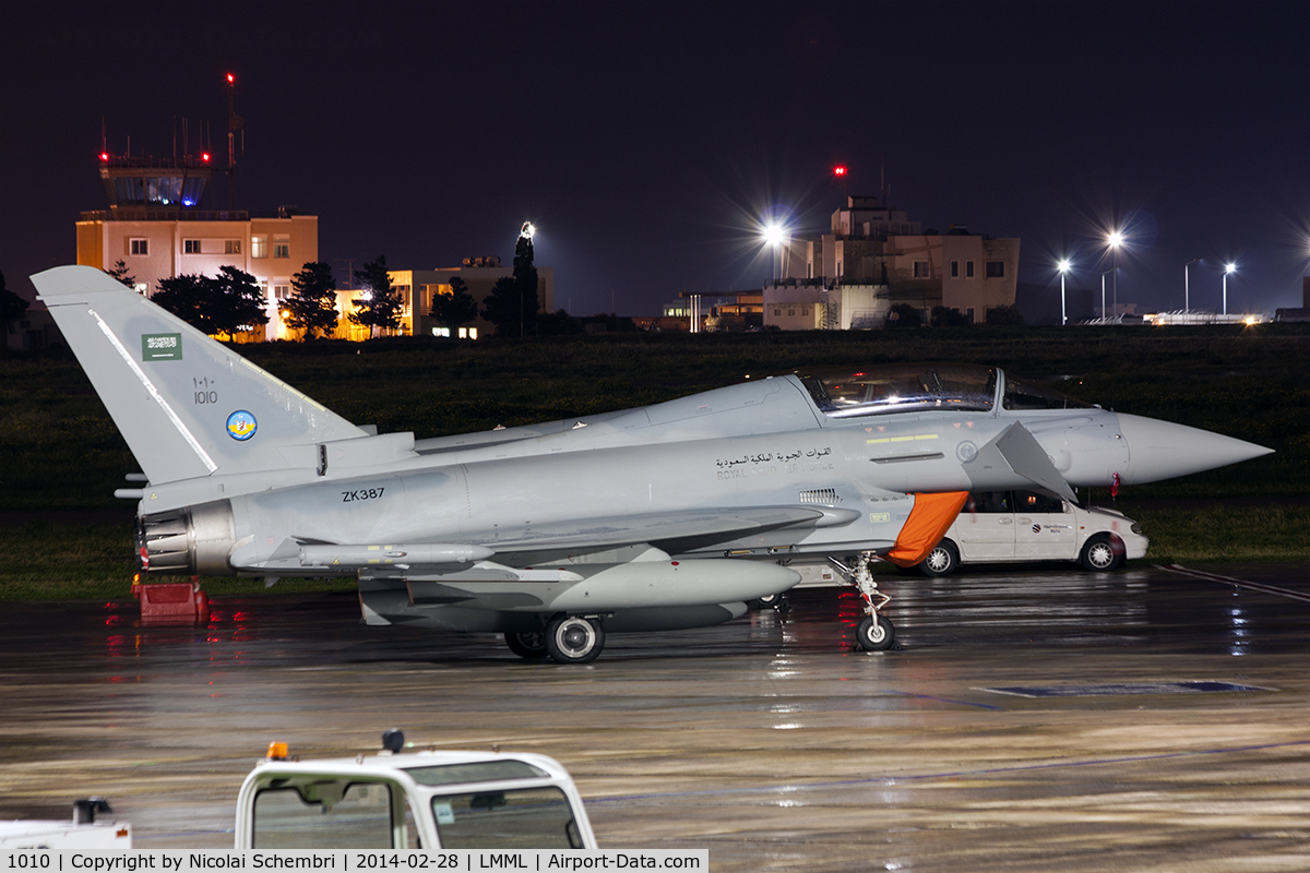 1010, 2013 Eurofighter EF-2000 Typhoon T.3 C/N 370/CT013, Night shot at apron 4