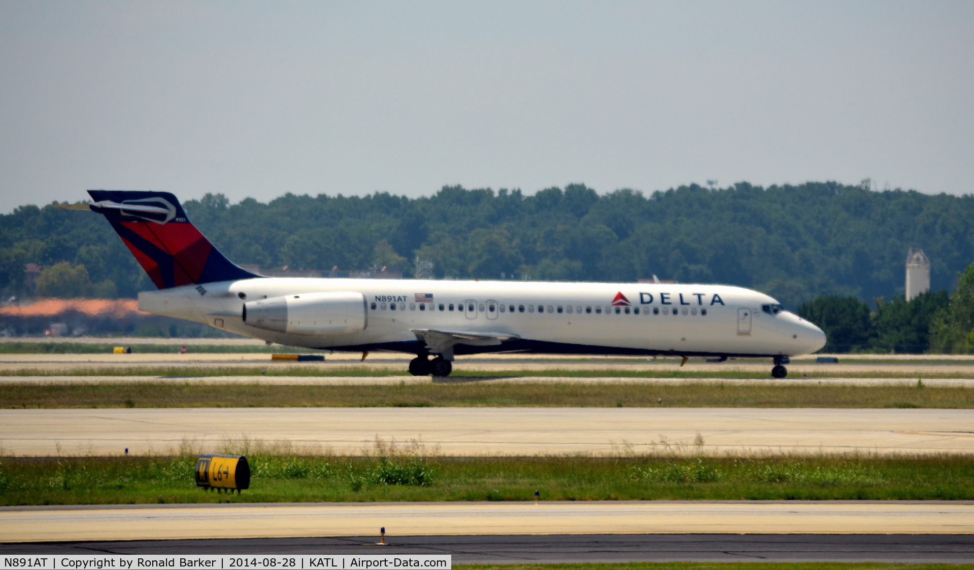 N891AT, 2004 Boeing 717-200 C/N 55043, Taxi Atlanta