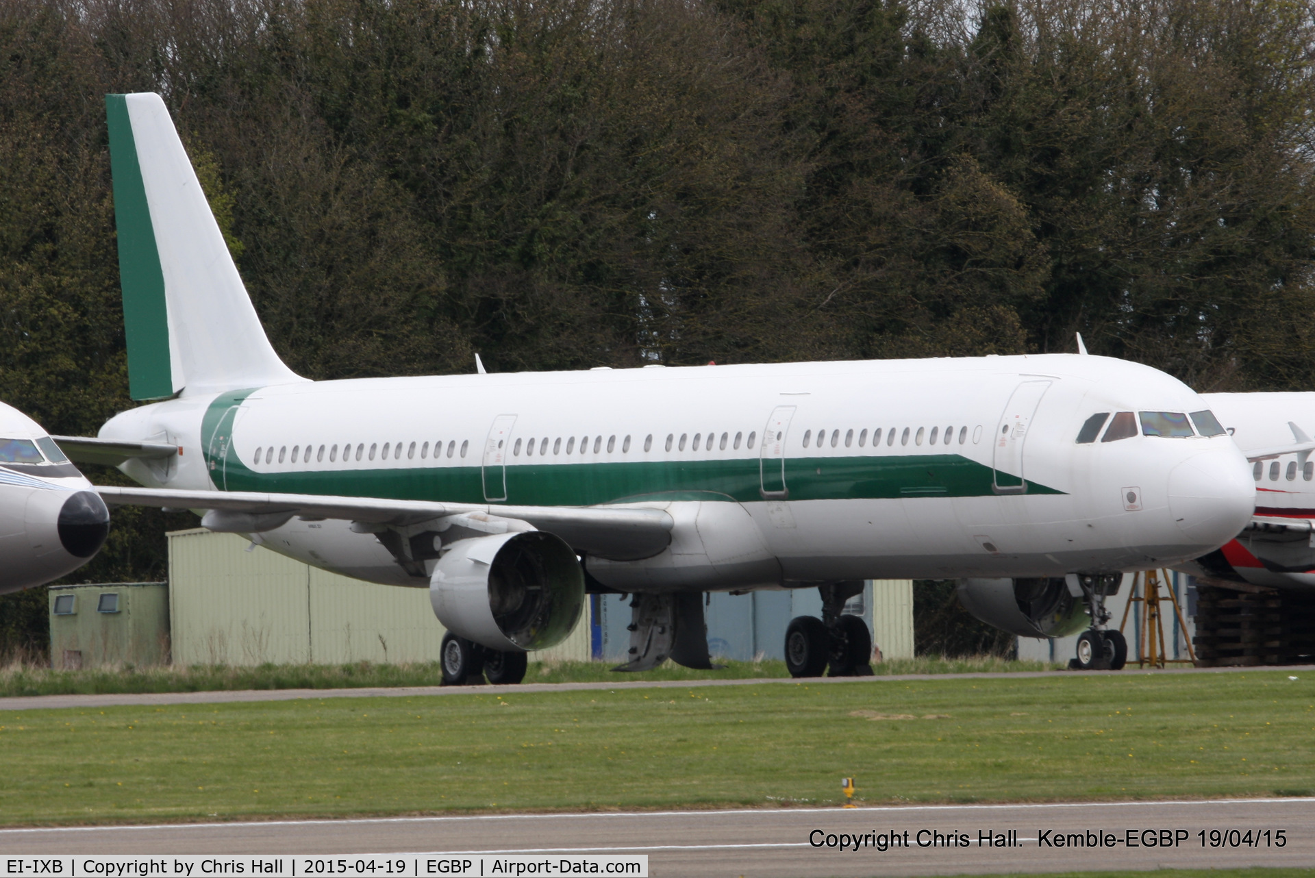 EI-IXB, 1995 Airbus A321-112 C/N 524, ex Alitalia, in the scrapping area at Kemble
