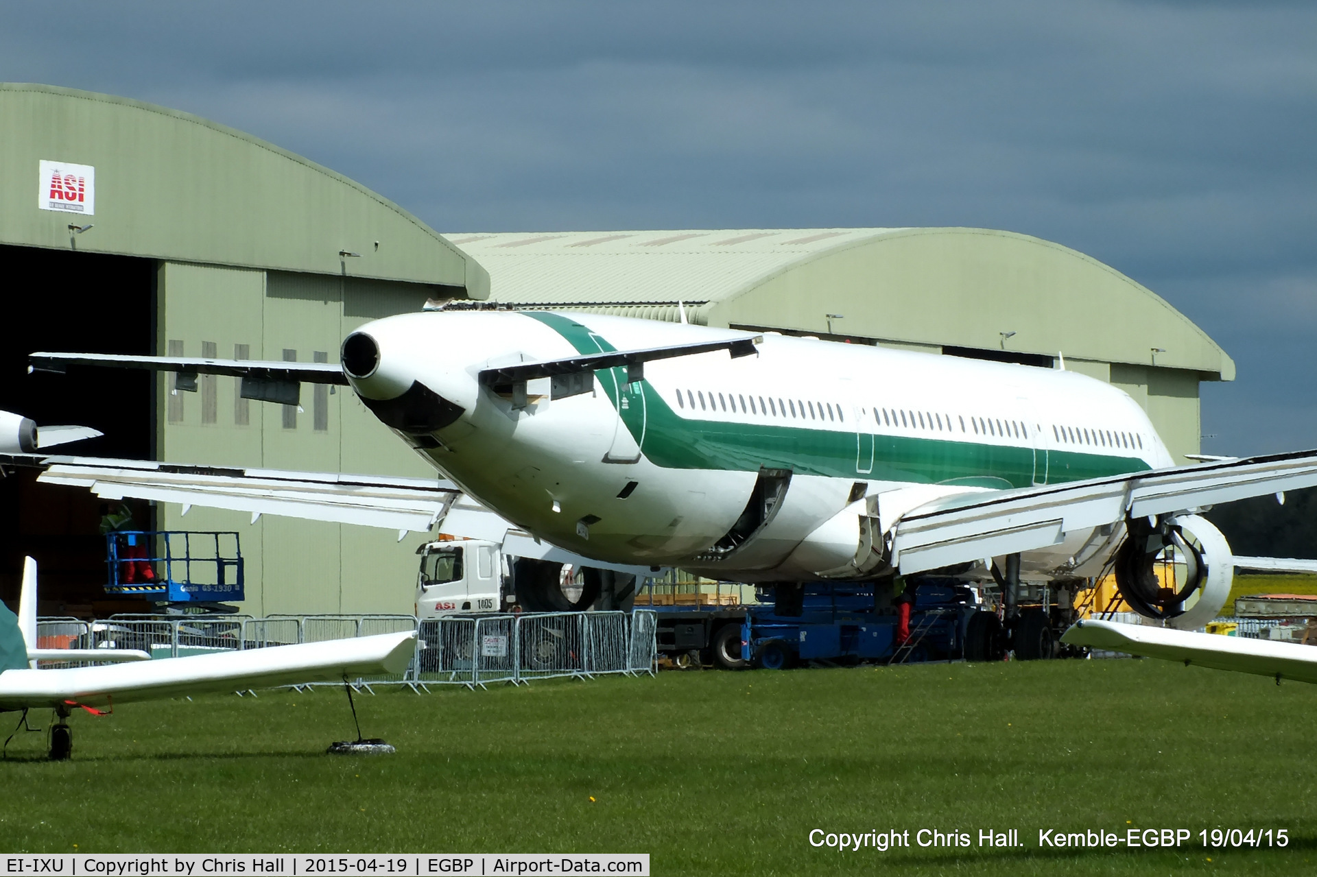 EI-IXU, 1993 Airbus A321-111 C/N 434, ex Alitalia, being scraped at Kemble