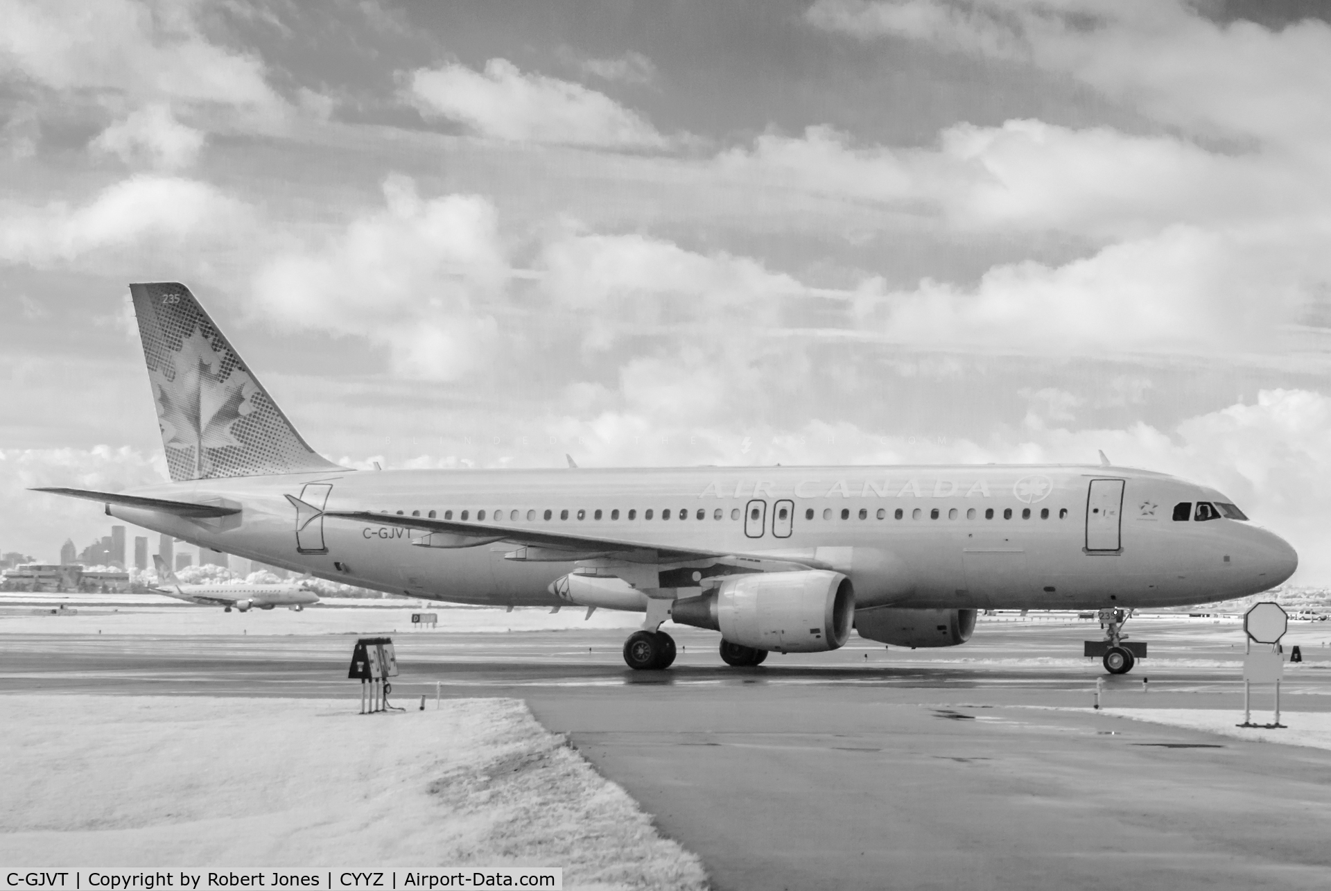 C-GJVT, 2002 Airbus A320-214 C/N 1719, At Toronto Pearson in infrared