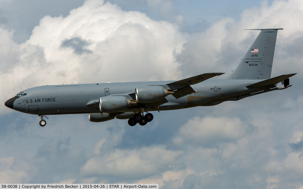 58-0038, 1958 Boeing KC-135R Stratotanker C/N 17783, on final RW26