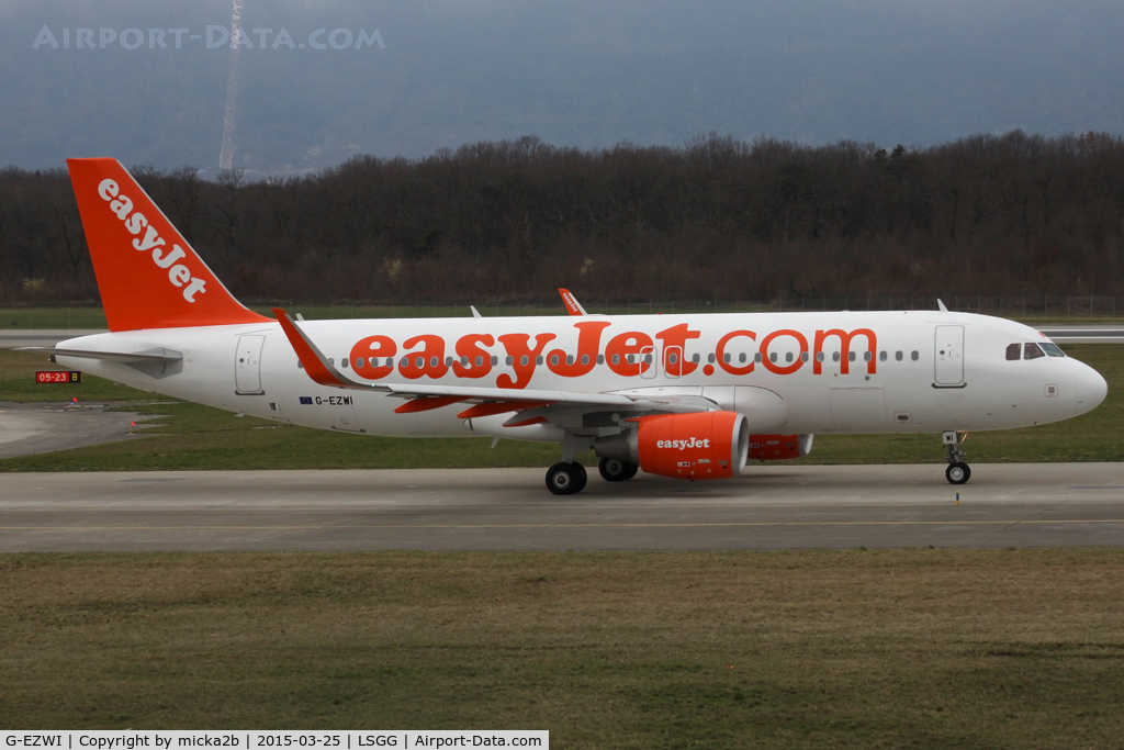 G-EZWI, 2013 Airbus A320-214 C/N 5592, Taxiing