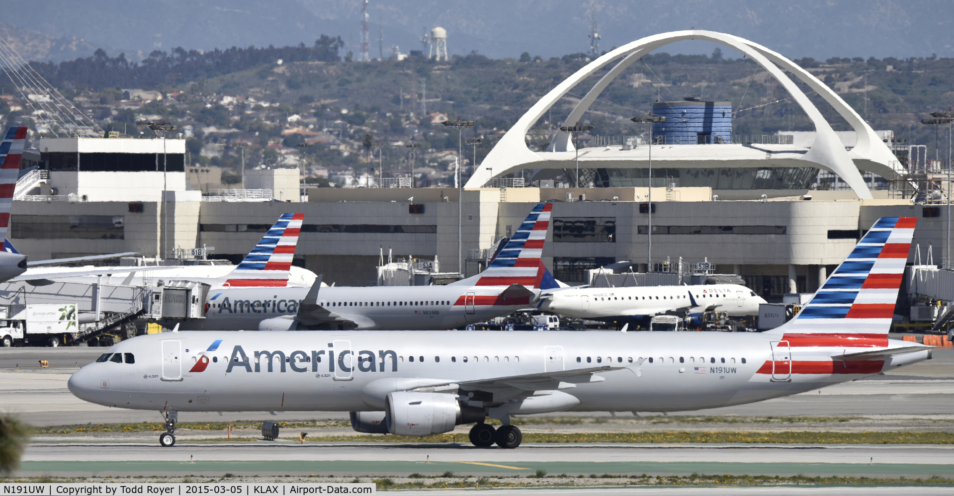 N191UW, 2001 Airbus A321-211 C/N 1447, Taxiing to gate at LAX