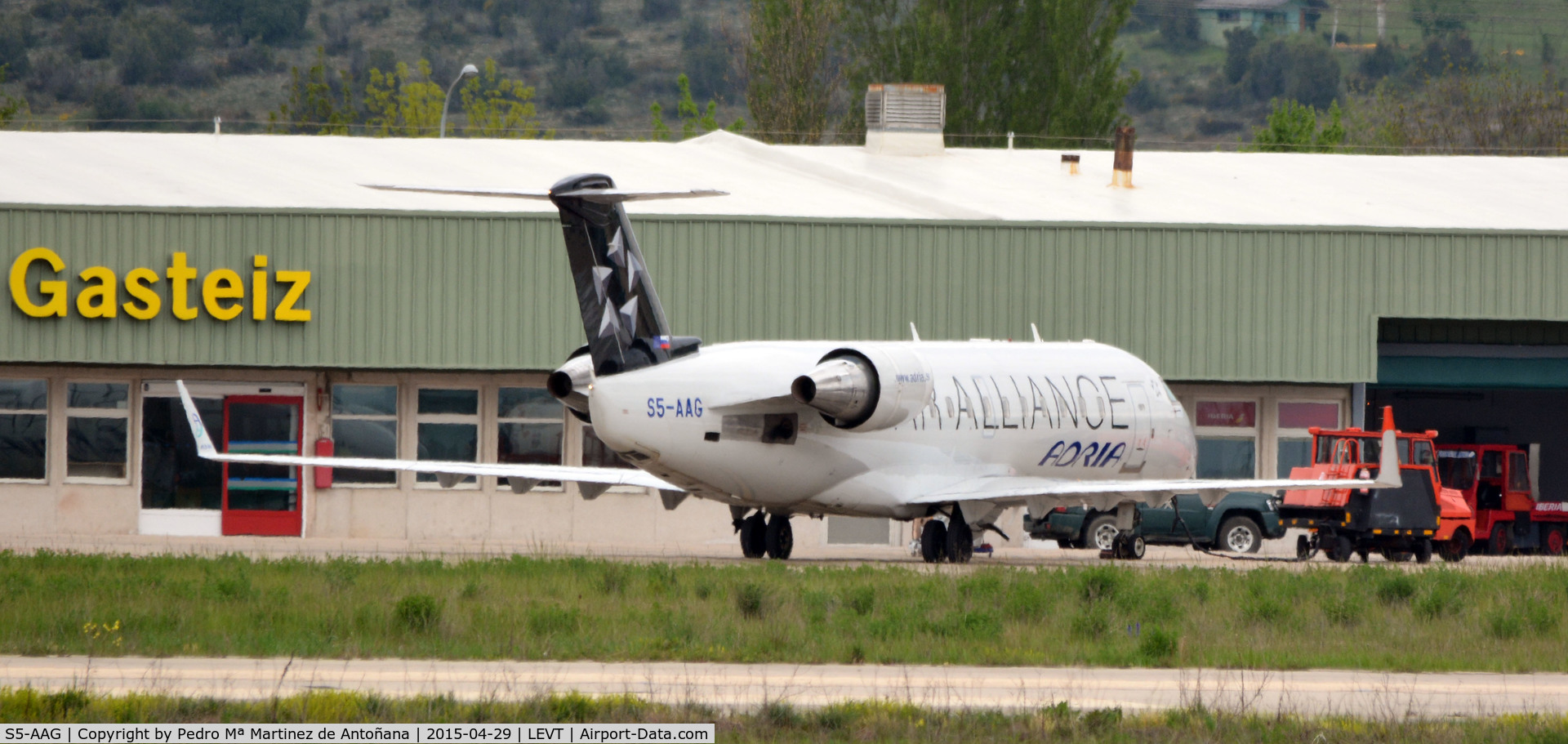 S5-AAG, 2000 Canadair CRJ-200LR (CL-600-2B19) C/N 7384, Foronda Vitoria-Gasteiz - España