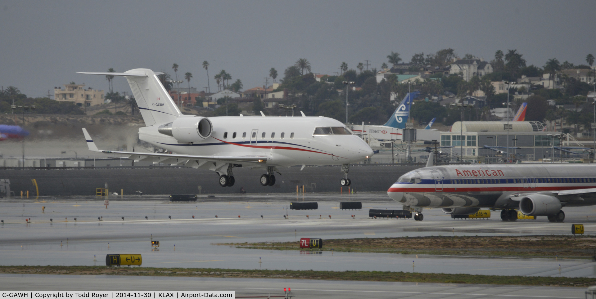 C-GAWH, 2003 Bombardier Challenger 604 (CL-600-2B16) C/N 5557, Landing on 7R at LAX