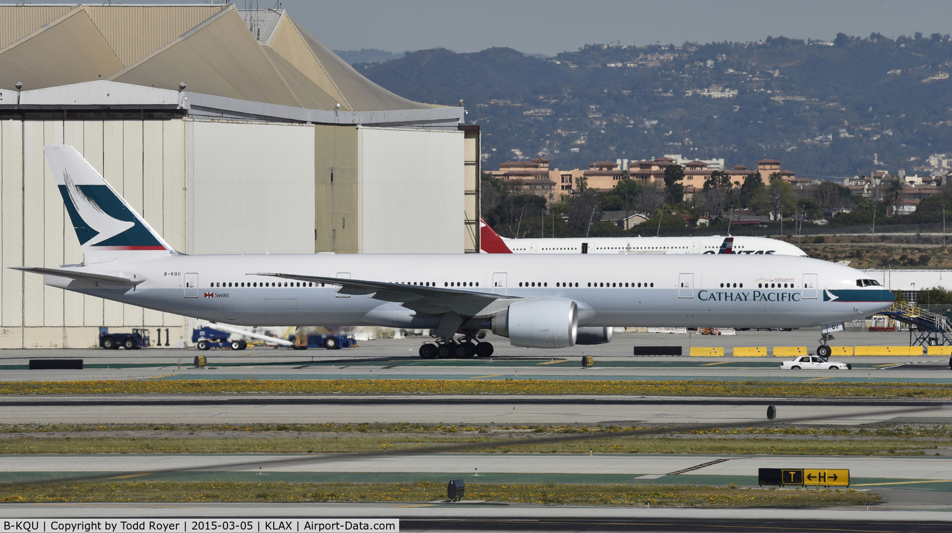 B-KQU, 2014 Boeing 777-367/ER C/N 42145, Taxiing to gate at LAX
