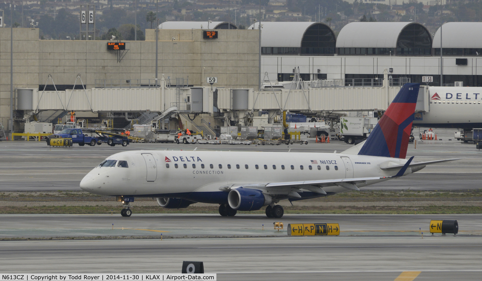 N613CZ, 2008 Embraer 175LR (ERJ-170-200LR) C/N 17000203, Taxiing to gate at LAX