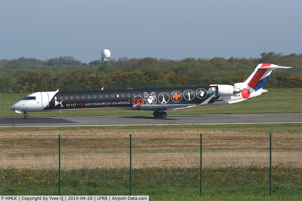 F-HMLK, 2011 Bombardier CRJ-1000EL NG (CL-600-2E25) C/N 19016, Canadair CRJ-1000, Taxiing to holding point rwy 07R, Brest-Bretagne airport (LFRB-BES)