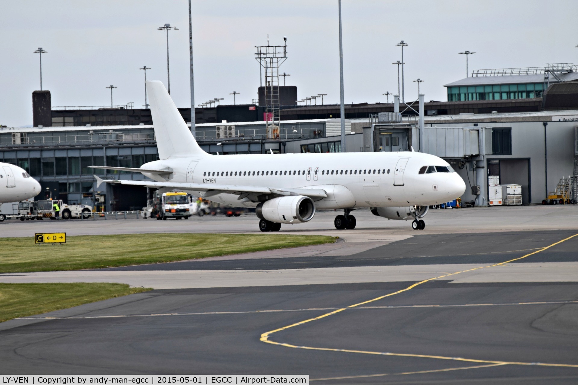LY-VEN, 2001 Airbus A320-233 C/N 1626, taxing out to the runway for take off

poss opp for [TCX]