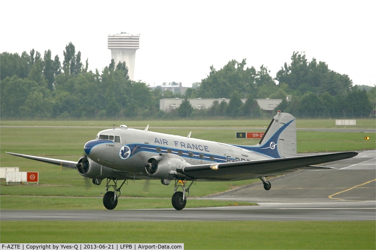 F-AZTE, 1943 Douglas C-47A-1-DL  Skytrain C/N 9172, Douglas C-47A Skytrain, Take off Rwy 21, Paris-Le Bourget Air Show 2013