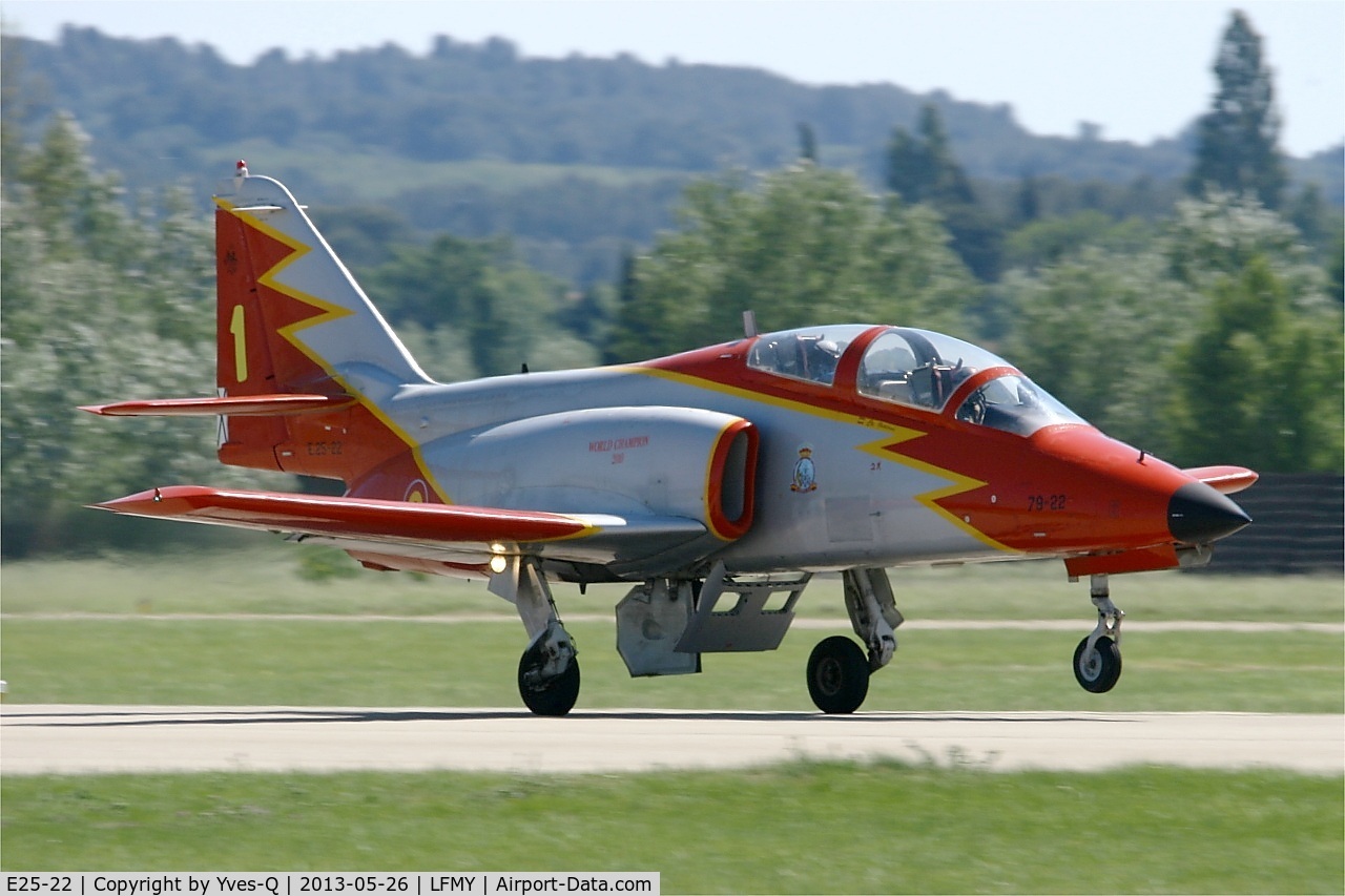 E25-22, CASA C-101EB Aviojet C/N EB01-22-022, Spanish Air Force CASA C-101EB Aviojet (79-22), Patrulla Aguila Aerobatic team, Landing rwy 34, Salon De Provence Air Base 701 (LFMY) Open day 2013