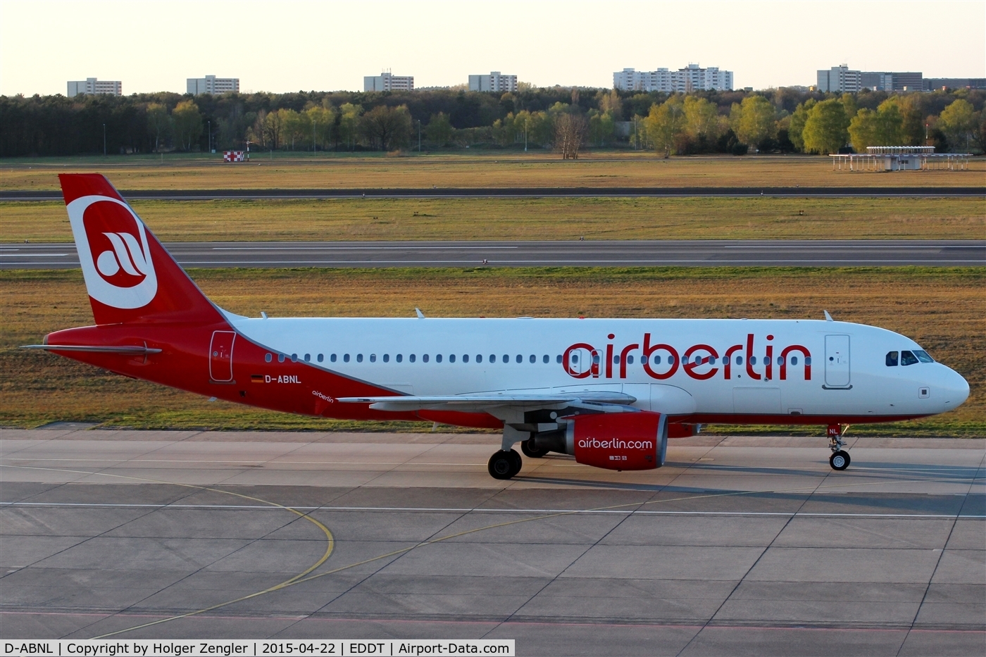 D-ABNL, 2002 Airbus A320-214 C/N 1852, On taxi to parking position....