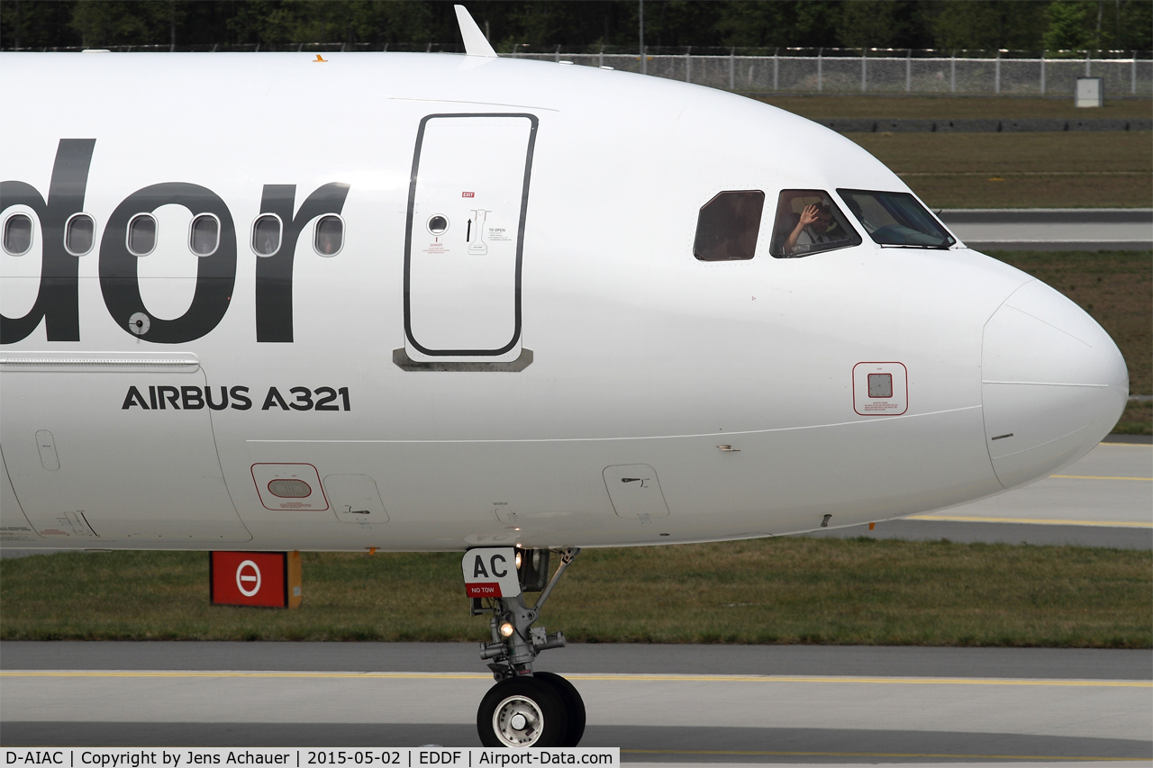 D-AIAC, 2014 Airbus A321-211 C/N 5969, Thanks for waving!
