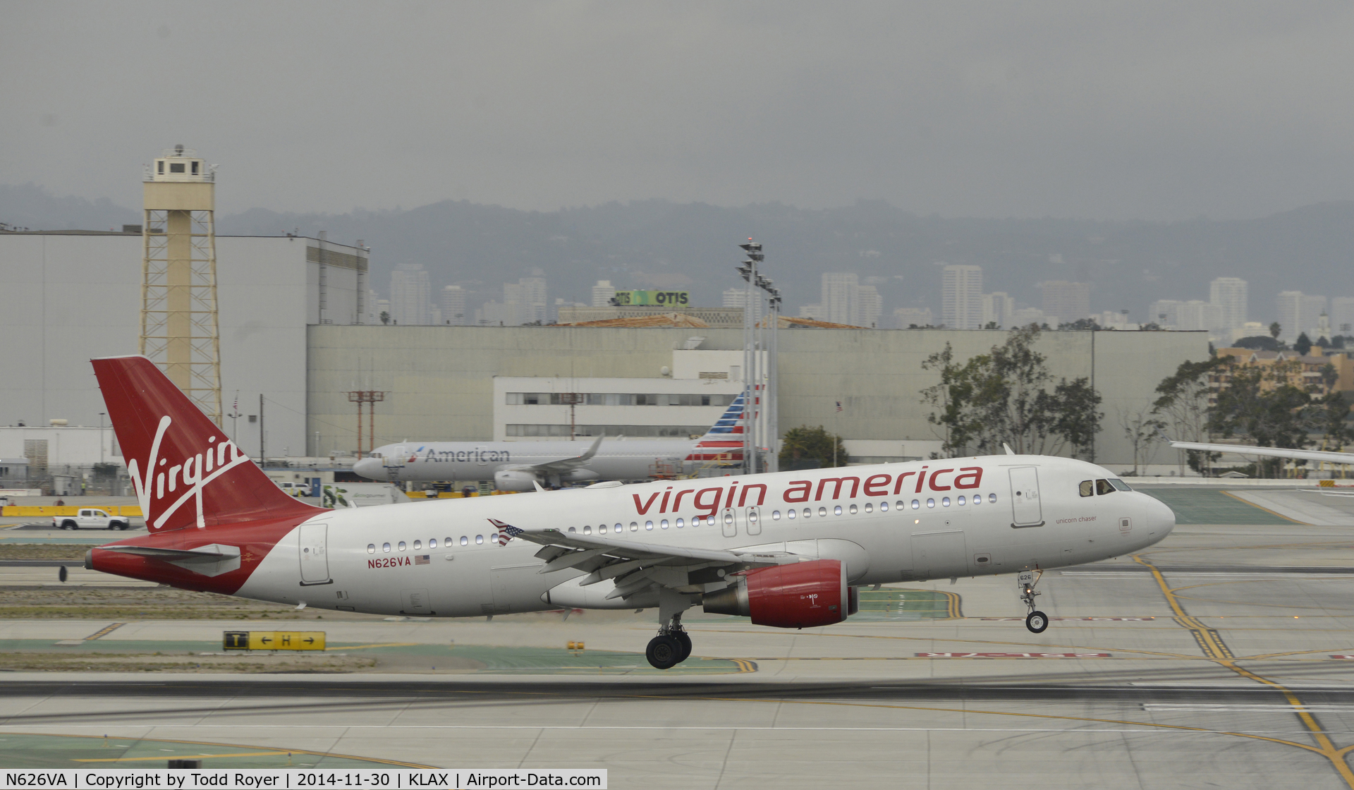 N626VA, 2006 Airbus A320-214 C/N 2830, Landing at LAX on 7R