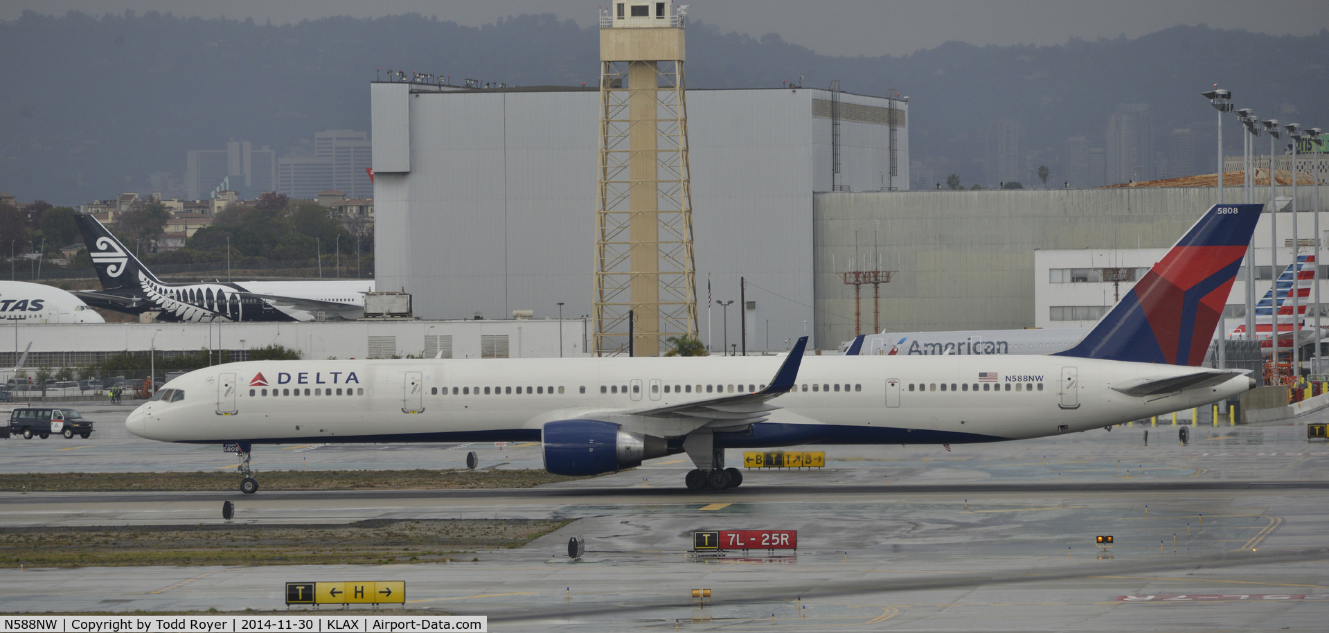 N588NW, 2003 Boeing 757-351 C/N 32988, Taxiing at LAX