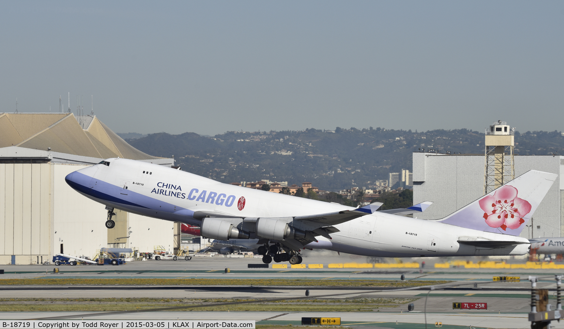 B-18719, 2005 Boeing 747-409F/SCD C/N 33739, Departing LAX