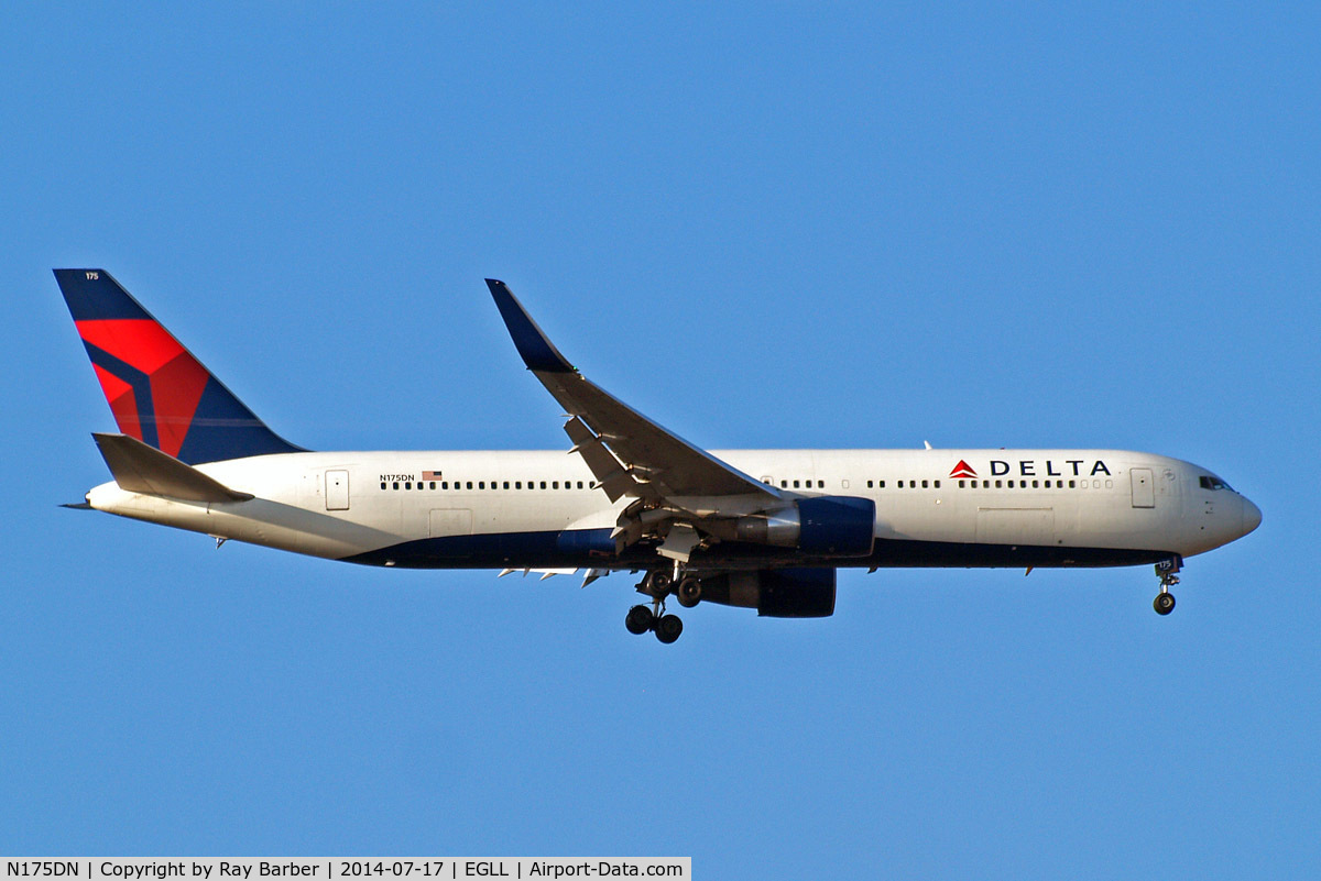 N175DN, 1990 Boeing 767-332 C/N 24803, Boeing 767-332ER [24803] (Delta Air Lines) Home~G 17/07/2014. On approach 27L.