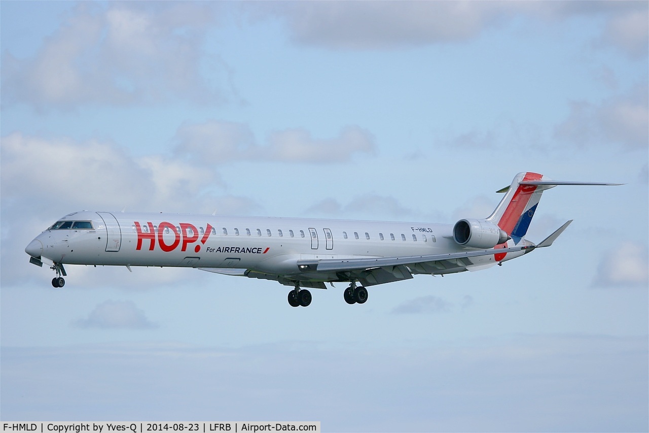 F-HMLD, 2010 Bombardier CRJ-1000EL NG (CL-600-2E25) C/N 19007, Bombardier CRJ-1000, On final rwy 25L, Brest-Bretagne Airport (LFRB-BES)