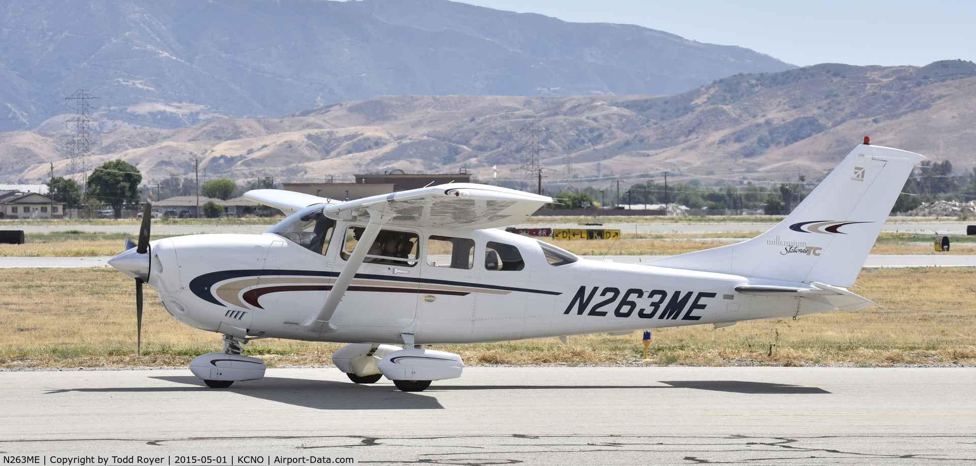 N263ME, 2000 Cessna T206H Turbo Stationair C/N T20608199, Taxiing for departure at Chino