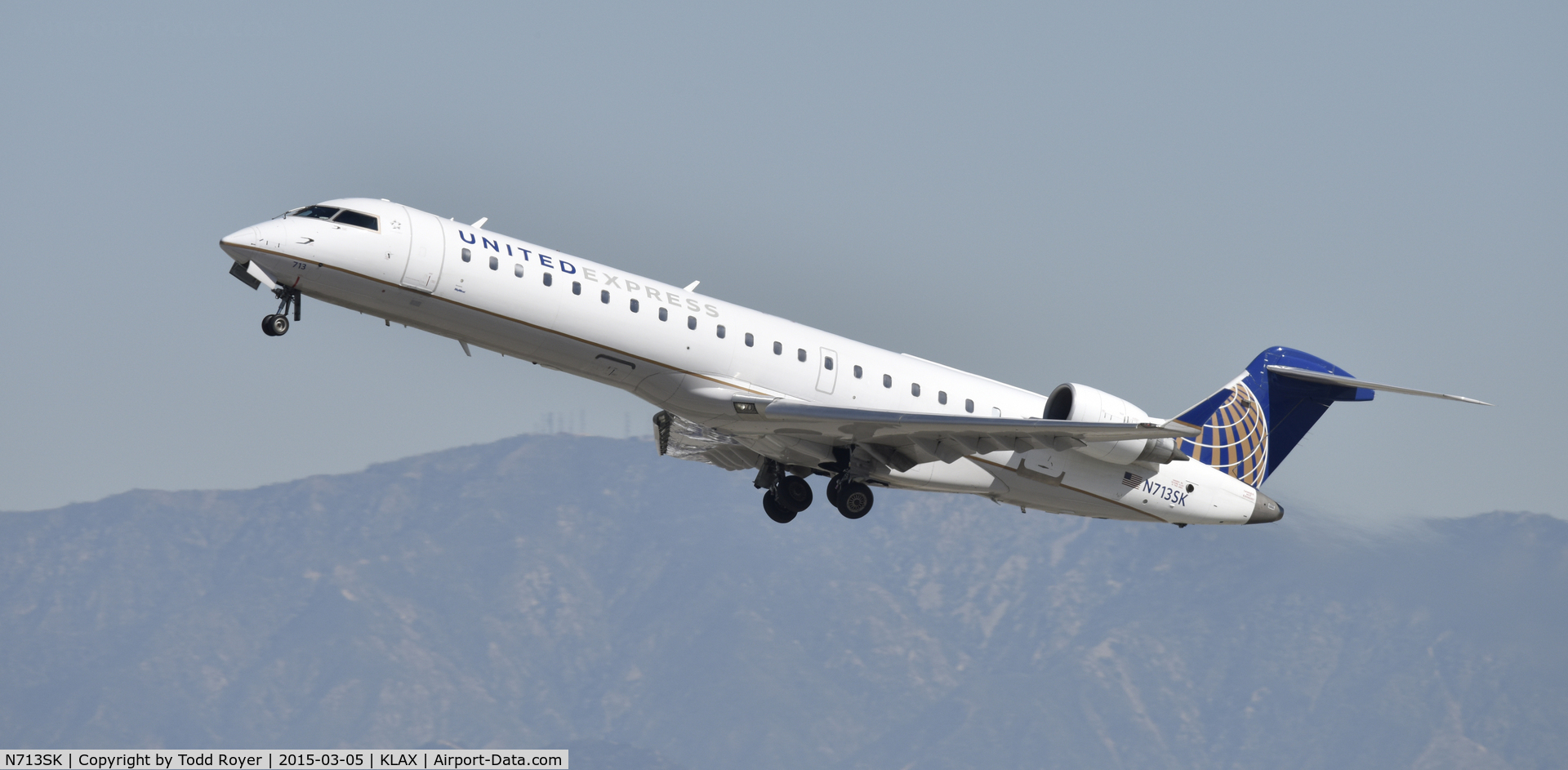 N713SK, 2004 Bombardier CRJ-701ER (CL-600-2C10) Regional Jet C/N 10174, Departing LAX