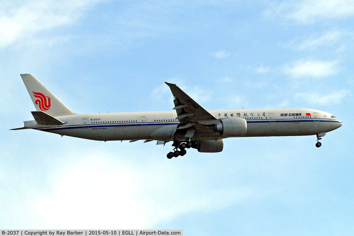 B-2037, 2013 Boeing 777-39L/ER C/N 38677, Boeing 777-39LER [38677] (Air China) Home~G 10/05/2015. On approach 27L.