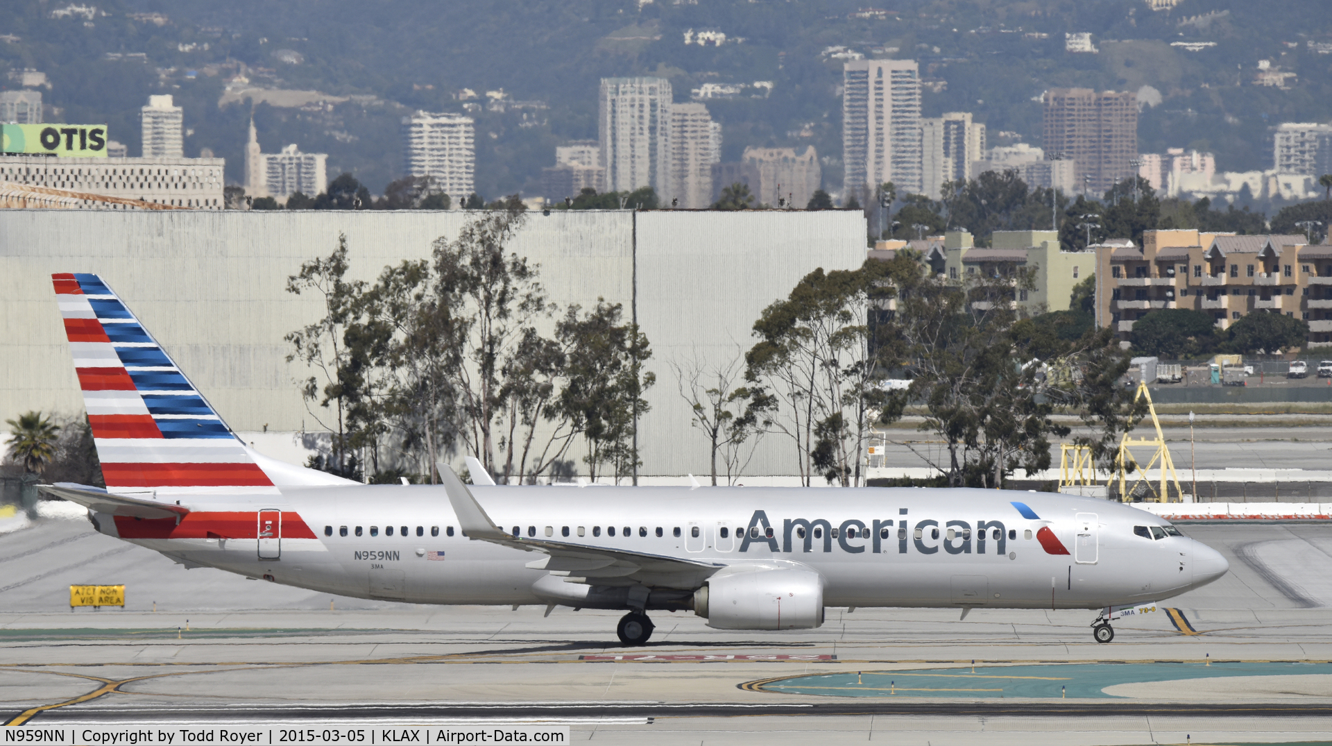 N959NN, 2014 Boeing 737-823 C/N 33329, Taxiing to gate at LAX