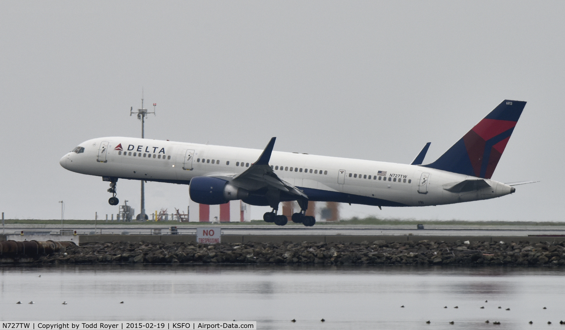 N727TW, 1999 Boeing 757-231 C/N 30340, Landing at SFO