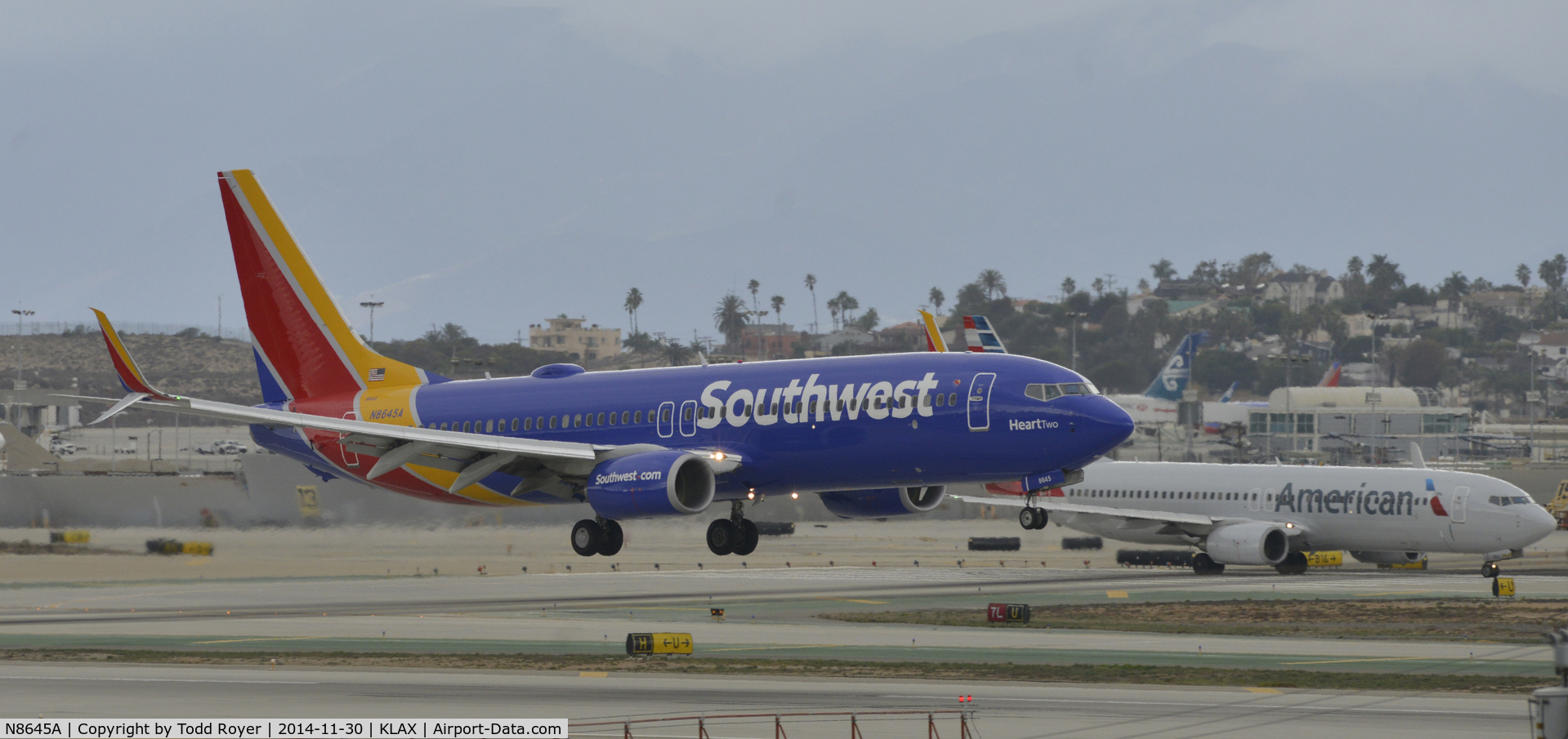 N8645A, 2014 Boeing 737-8H4 C/N 36907, Landing at LAX on 7R