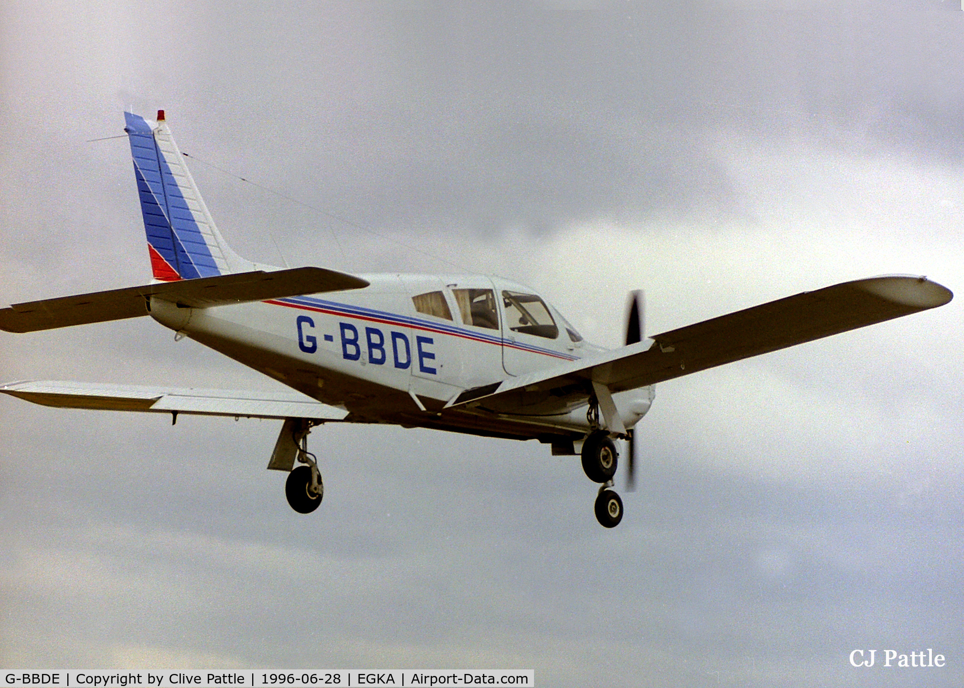 G-BBDE, 1973 Piper PA-28R-200-2 Cherokee Arrow II C/N 28R-7335250, On short finals to land at Shoreham EGKA