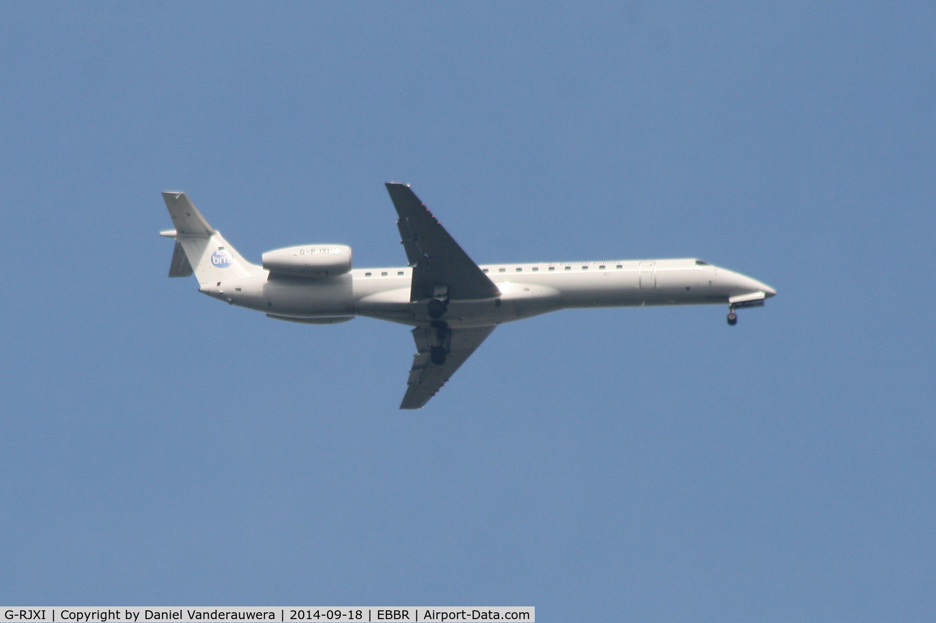 G-RJXI, 2001 Embraer EMB-145EP (ERJ-145EP) C/N 145454, Flight SN2056 on approach to RWY 07L