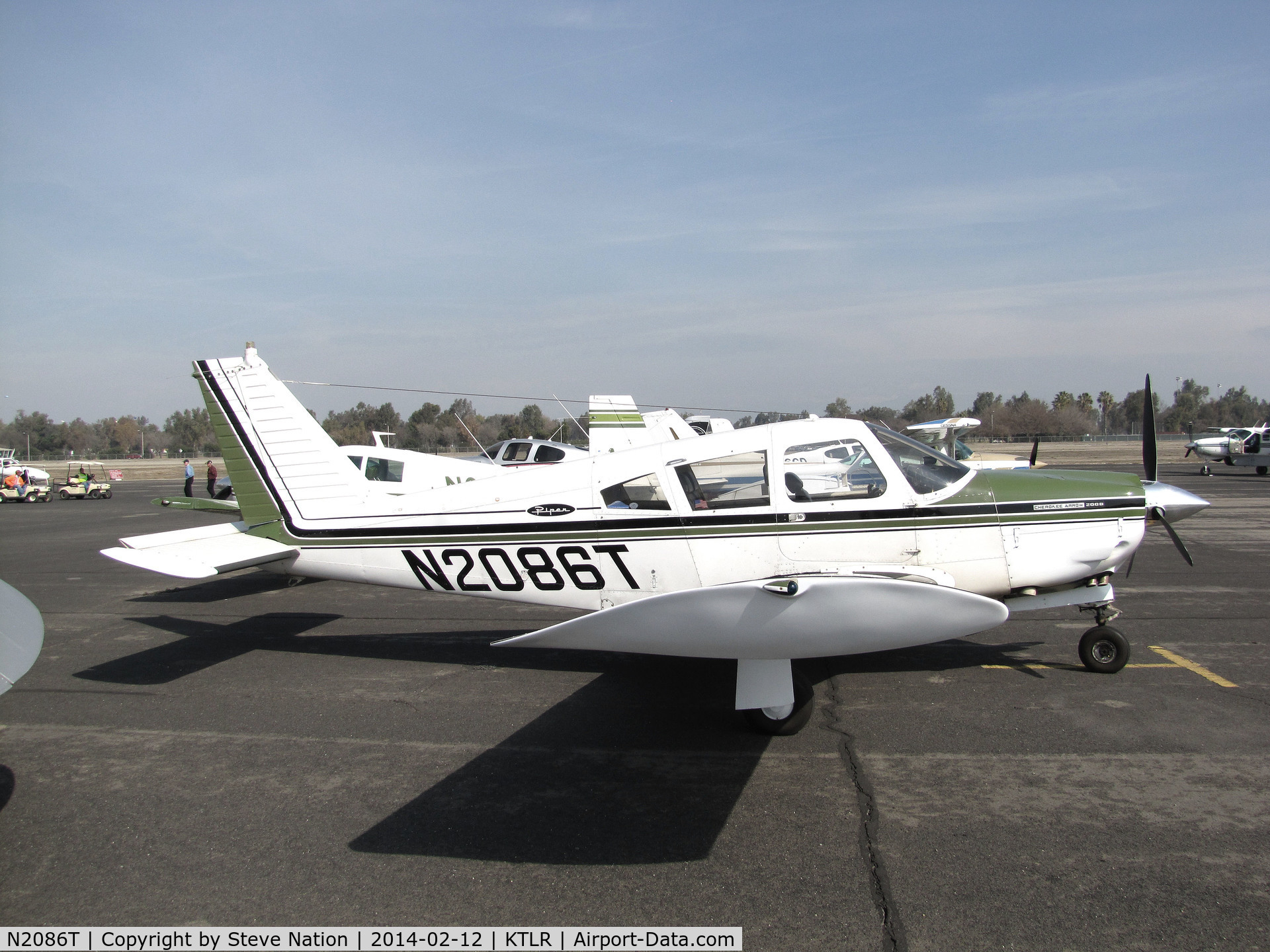 N2086T, 1970 Piper PA-28R-200 C/N 28R-7135030, Piper PA-28R-200 @ Mefford Field (Tulare, CA) for 2014 International Ag Expo