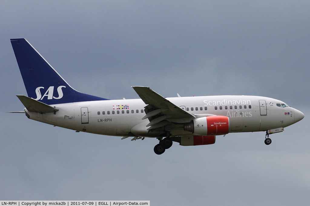 LN-RPH, 1999 Boeing 737-683 C/N 28605, Landing