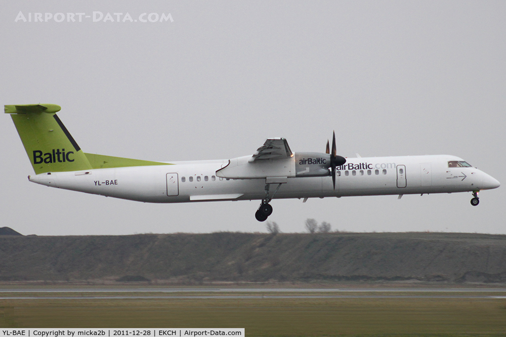 YL-BAE, 2009 Bombardier DHC-8-402 Dash 8 C/N 4289, Landing
